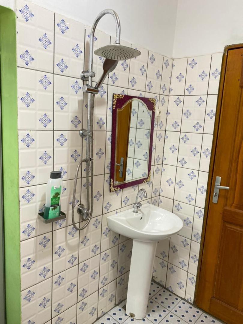 Cave Royale - Chambres-Studios-Apparts Meubles - Logpom Hopithal Des Soeurs Apres Camara Laye Ντουάλα Εξωτερικό φωτογραφία