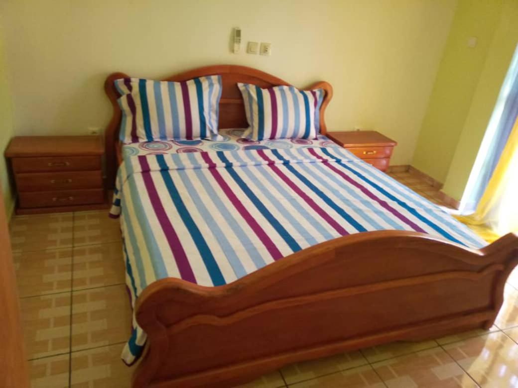 Cave Royale - Chambres-Studios-Apparts Meubles - Logpom Hopithal Des Soeurs Apres Camara Laye Ντουάλα Εξωτερικό φωτογραφία